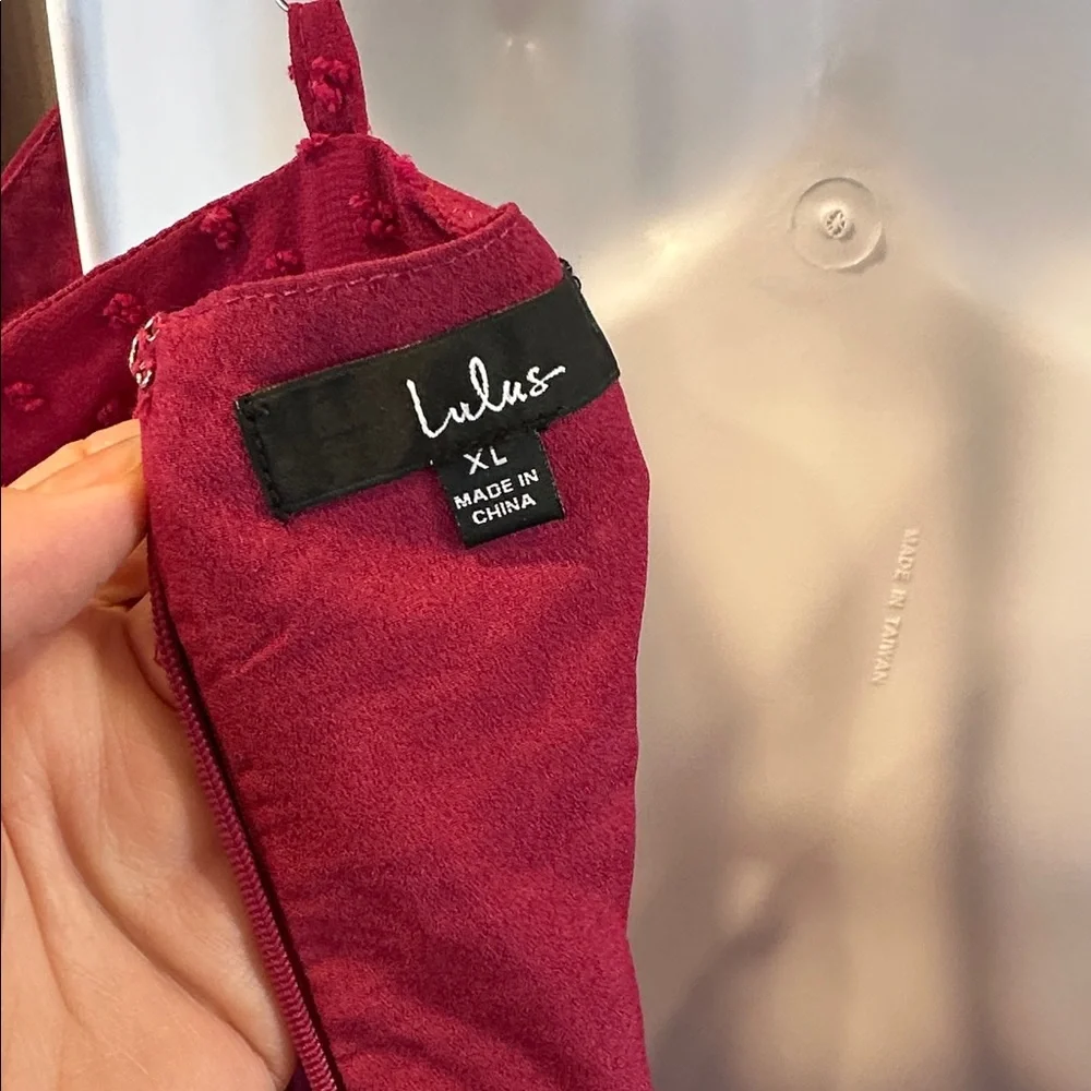 Lulu’s red sleeveless dress size XL, adjustable straps, zipper, slit on side - Picture 6 of 10